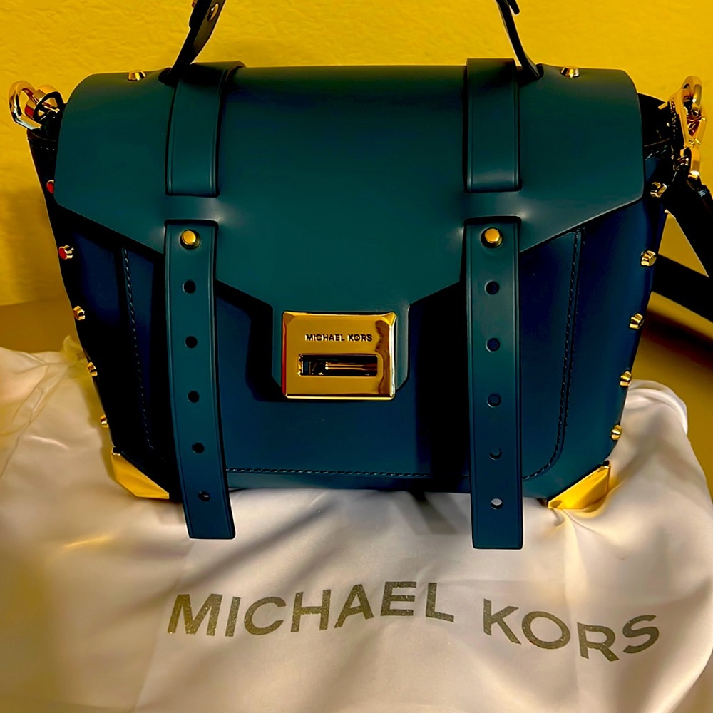 Michael kors cross body medium bag beautiful color new without tags